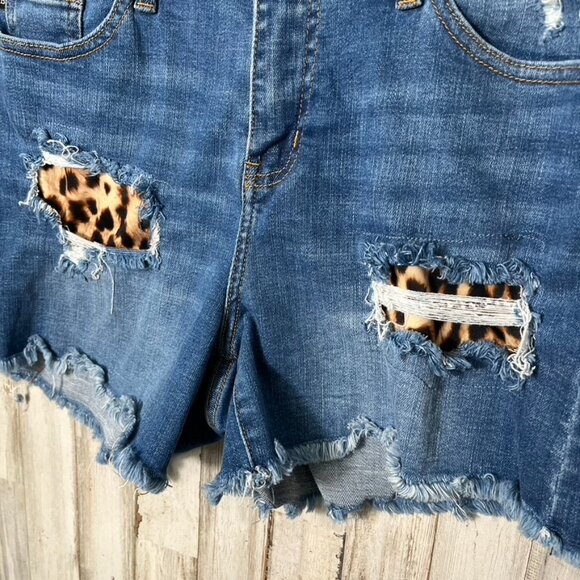Judy Blue Denim Shorts Distressed Raw Hem Leopard Print Patches Womens Medium - Picture 2 of 7